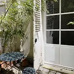 Appartamento Chic Neighborhood Charming Courtyard 7th