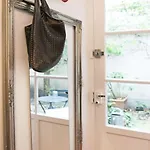 Appartamento Chic Neighborhood Charming Courtyard 7th Parigi