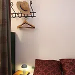Chic Neighborhood Charming Courtyard 7th *