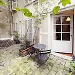 Chic Neighborhood Charming Courtyard 7th * Parigi