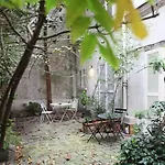 Chic Neighborhood Charming Courtyard 7th * Parigi