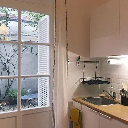 Chic Neighborhood Charming Courtyard 7th * פריז