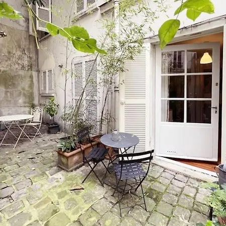 Chic Neighborhood Charming Courtyard 7th * פריז