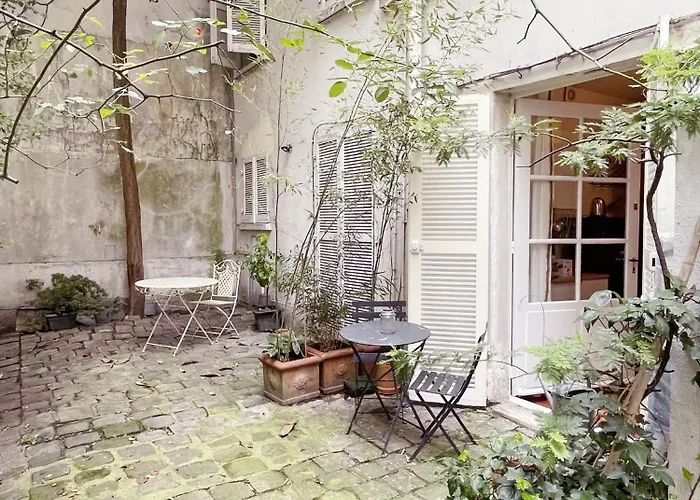 Chic Neighborhood Charming Courtyard 7th