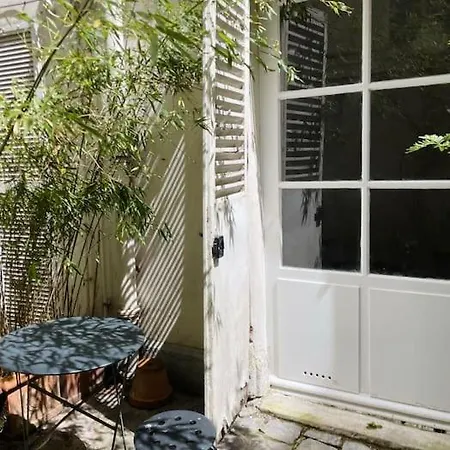 Apartment Chic Neighborhood Charming Courtyard 7th