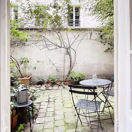 Chic Neighborhood Charming Courtyard 7th Apartment *