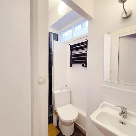 Chic Neighborhood Charming Courtyard 7th Apartment Paris