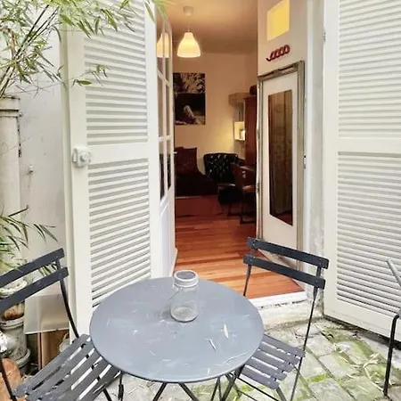 Chic Neighborhood Charming Courtyard 7th Apartment *