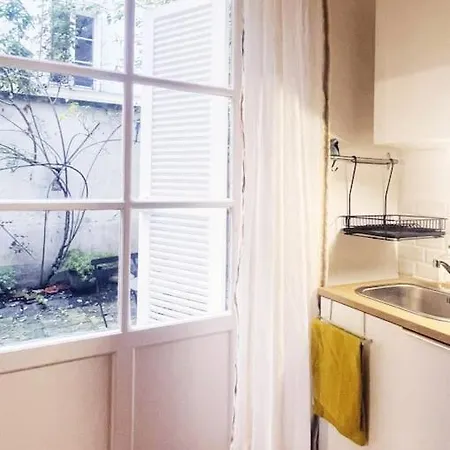 Chic Neighborhood Charming Courtyard 7th