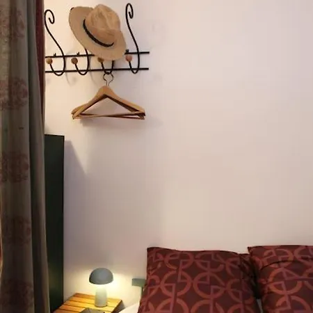 Chic Neighborhood Charming Courtyard 7th *