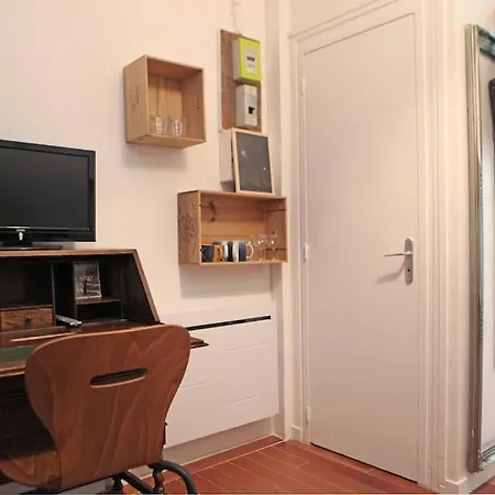 Chic Neighborhood Charming Courtyard 7th Paris