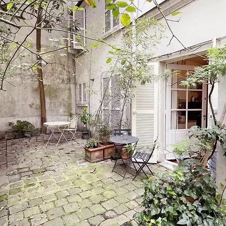 Chic Neighborhood Charming Courtyard 7th