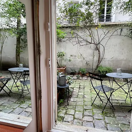 Chic Neighborhood Charming Courtyard 7th Apartment *