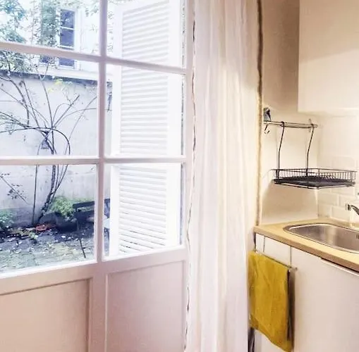 Chic Neighborhood Charming Courtyard 7th