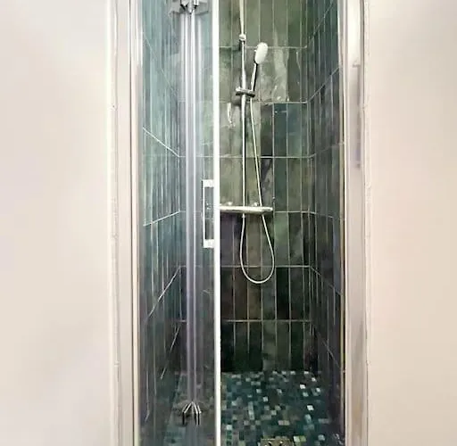 Chic Neighborhood Charming Courtyard 7th * פריז