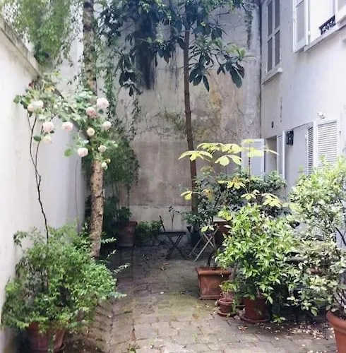 Chic Neighborhood Charming Courtyard 7th *
