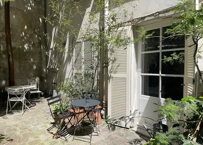 Chic Neighborhood Charming Courtyard 7th *