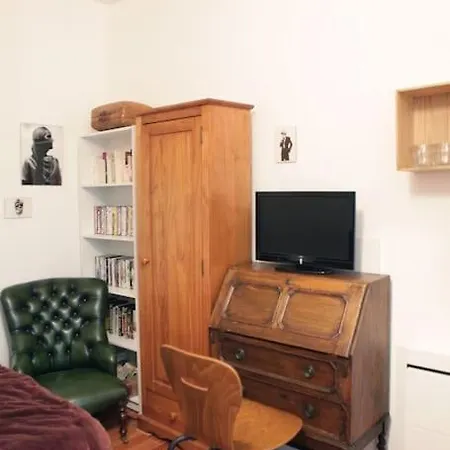 Apartment Chic Neighborhood Charming Courtyard 7th