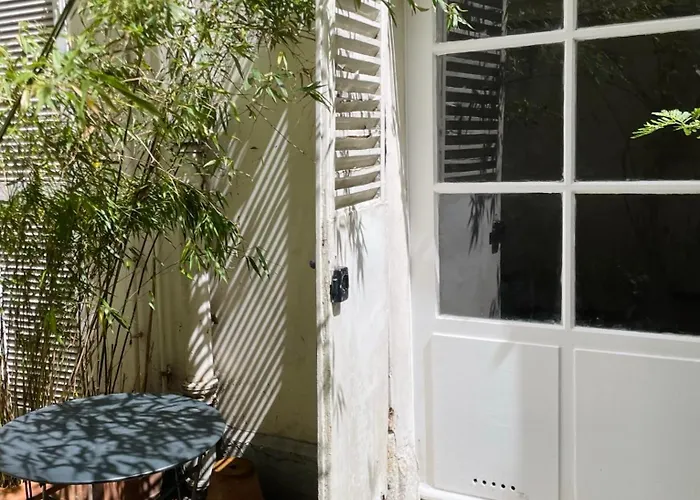Chic Neighborhood Charming Courtyard 7th