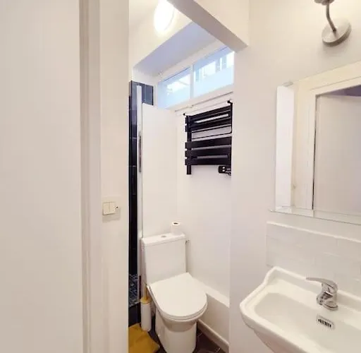 Chic Neighborhood Charming Courtyard 7th Apartamento París